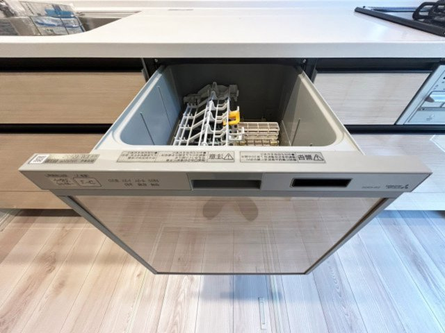 家事の手間を軽減する食洗機付きのキッチンです（施工例）