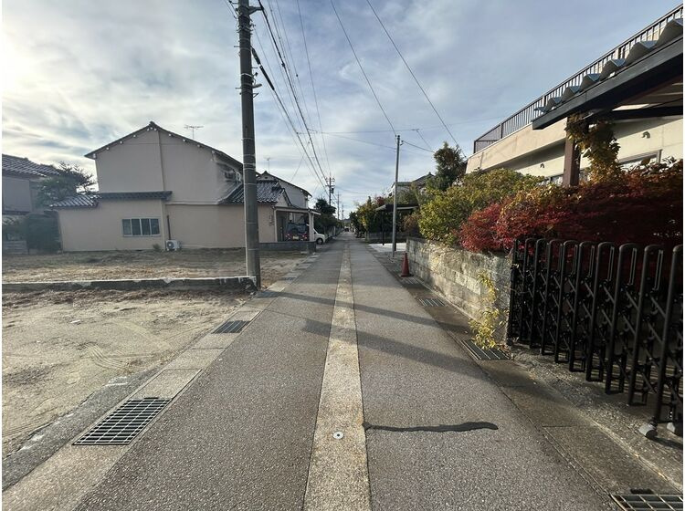 前面道路(西向き)