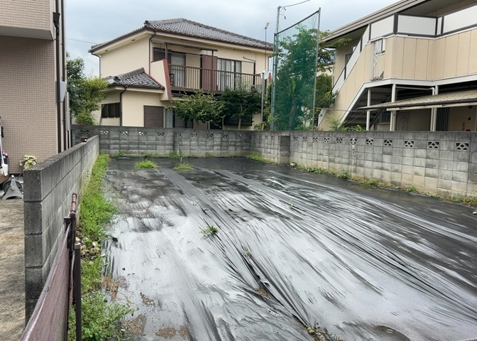 土地の形が極端に長細かったり、狭小地、あるいは道路との高低差がある傾斜地だった場合、後々売ろうとしても買い手がつかない場合もあります。後々、売却することになった時に価値の下がらない土地を選びましょう。