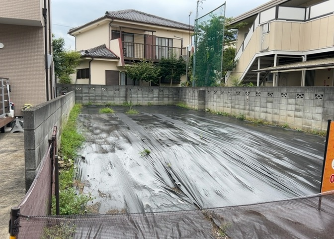 土地の面積＝住宅面積ではありません。建ぺい率の問題などで、土地のある場所によって住宅を建てられる面積は限られています。高さもしかり、「土地」という言葉の中には、建築条件も含まれると考えておきましょう。