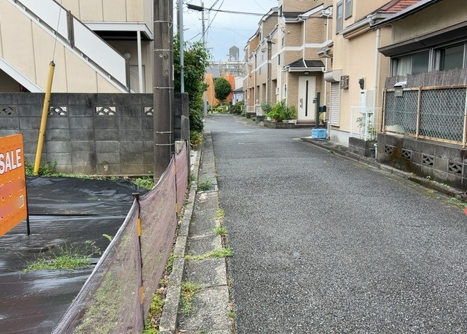 物件の詳細については、現地を見てわかること以外に、役所や法務局などで調べないとわからないことがあります。そのため、現地に行く場合は、もしこの物件を買ったらどのような生活ができるかをイメージしましょう。