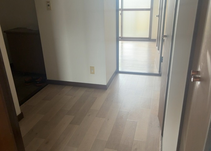 内装はとにかくおしゃれなものがいい！と選ぶ前に、まず住んだ後のことを想像してみましょう。住んでみたらコンセントの位置が悪くて使いにくいなど出てきます。事前にどの家電をどこに置くか想定しておきましょう。
