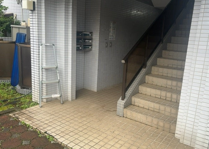 マンションのエントランスには、もともと風よけや防犯の役割がありますが、マンションによって宅配ボックスなどの設備が備わっている所もあります。日々の生活をイメージしながら生活しやすさをチェックしましょう。