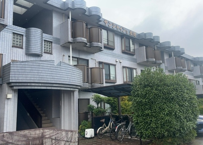 外観はマンション管理がされているかの目安になります。築年数が古いと、壁面は劣化してひび割れが生じることも！建物が古びていても細かいところが修繕されていると、きちんと管理されているなぁと感じるでしょう。
