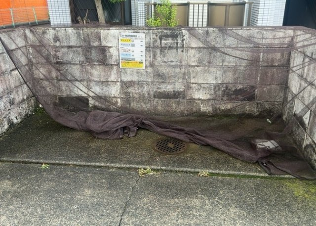共有部分は、住民なら誰もが使える設備のこと。例えば駐車場やエレベーター、インターネット設備、セキュリティ設備などがあります。他にも、マンションの廊下・外部階段やエントランス・ゴミ置き場などがあります。