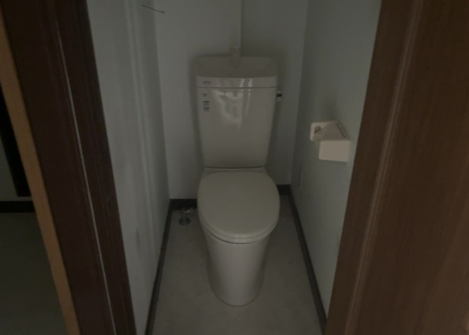 トイレは大きさや形、機能、抗菌性などが異なる多種多彩なタイプが各メーカーから出ています。それぞれに良さがあるため、事前にどういったタイプのトイレがいいのかをご家庭内で決めて、内見に行くといいでしょう。