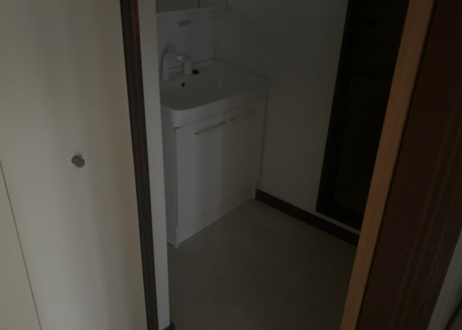洗面脱衣所は「体を綺麗に整える場所」という目的と役割を持っています。そして便利で使い勝手のいい「体を綺麗に整える場所」にするためには、配置や動線、照明や収納計画をしっかりと検討しておく必要があります。