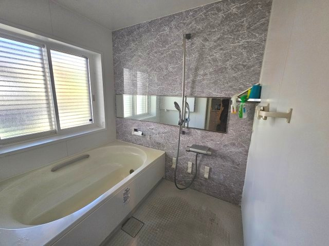 1.25坪タイプのお風呂なのでゆっくりとバスタイムを堪能できます♪　※AIで画像修正を行っています