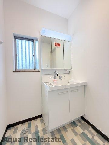 独立洗面台あり、毎朝おしゃれに忙しい女性の方におすすめです