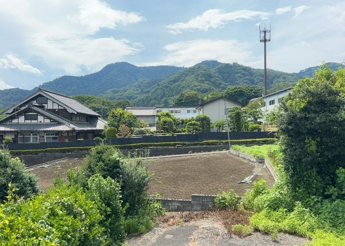 物件の詳細については、現地を見てわかること以外に、役所や法務局などで調べないとわからないことがあります。そのため、現地に行く場合は、もしこの物件を買ったらどのような生活ができるかをイメージしましょう。