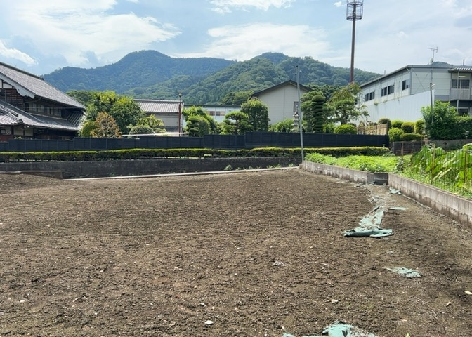 人が暮らすうえで日光は大切な要素となります。日当たりの良さは譲れないポイントですね。併せて近くに大きな建築物の建築予定がないか、あるいはそれが可能な土地が近くにないか事前に確認することもお勧めします。