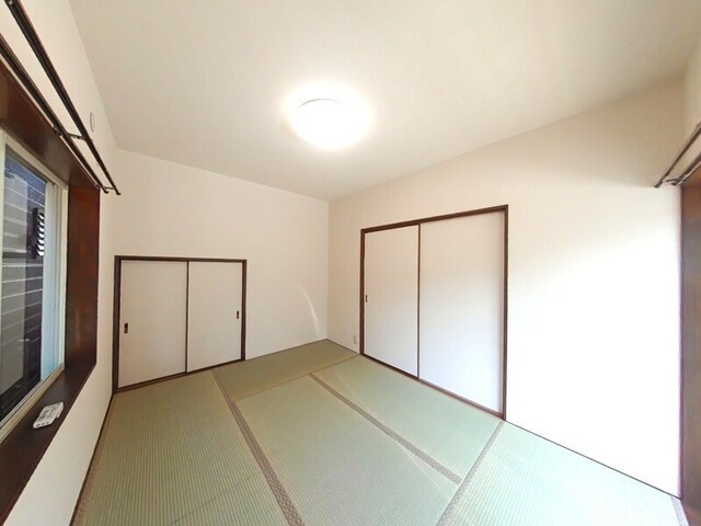 1階和室。お布団や季節ものをしっかり隠せるお押し入れ。
