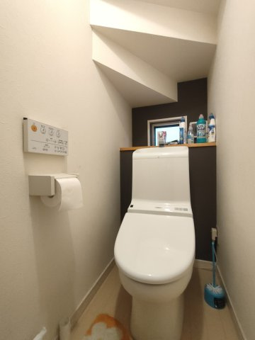 【トイレ】　リラックスできるシンプルなトイレ。