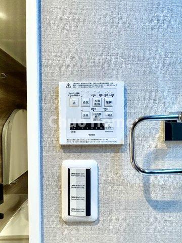 【浴室乾燥機】暖房・冷風・換気・乾燥が可能です。毎日を快適に過ごせるうれしい機能が揃っています。雨の日の洗濯物も安心です。