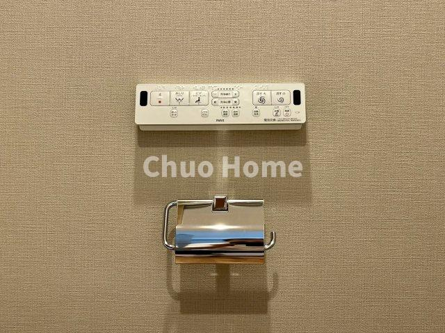 【ウォシュレット】清潔に使いたいお手洗いには最適な設備です。もちろんウォームレットも標準装備です。
