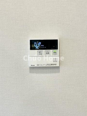 【給湯リモコン】外での一日を忘れさせてくれるオートバス機能でお好みの湯量・温度に調整された浴槽。