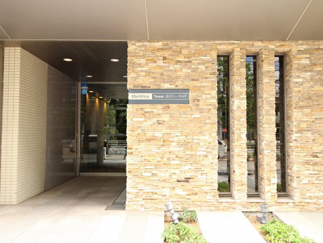 ■【entrance】メインエントランスにはお客様をもてなす、吹き抜けのある空間をご用意しました。まるでホテルのようなラウンジは住まう方々の心に潤いをもたらすことでしょう。