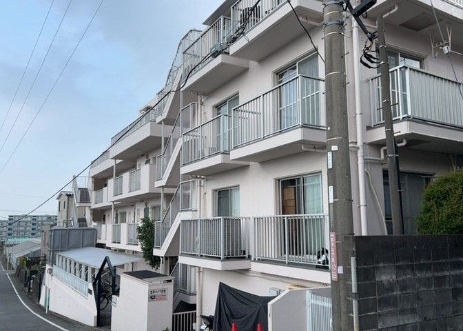 外観はマンション管理がされているかの目安になります。築年数が古いと、壁面は劣化してひび割れが生じることも！建物が古びていても細かいところが修繕されていると、きちんと管理されているなぁと感じるでしょう。