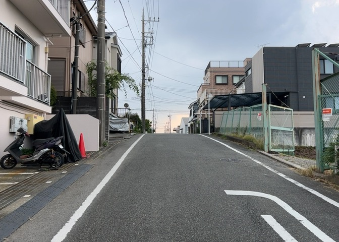 眺望の良さを楽しめるダイニングキッチンで家族団らんの時間を過ごしてはいかがでしょうか。バルコニーから見える景色を家族で眺める時間は、時間が経つのを忘れてしまいそうですね。是非、現地を見に行きましょう！