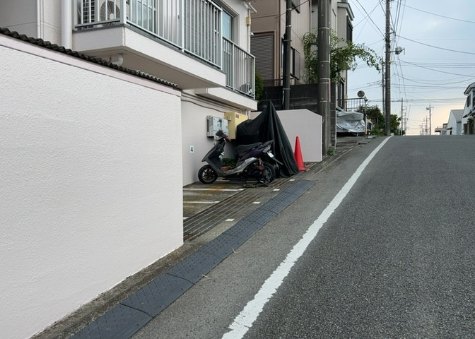 マンションの駐輪場は、事前に空きがあるか確認を取ると安心です。せっかく入居したのに駐輪スペースがない！なんてことになったら大変ですよね。そこで、内見時や購入前にはまず事前に確認しておくと良いでしょう。