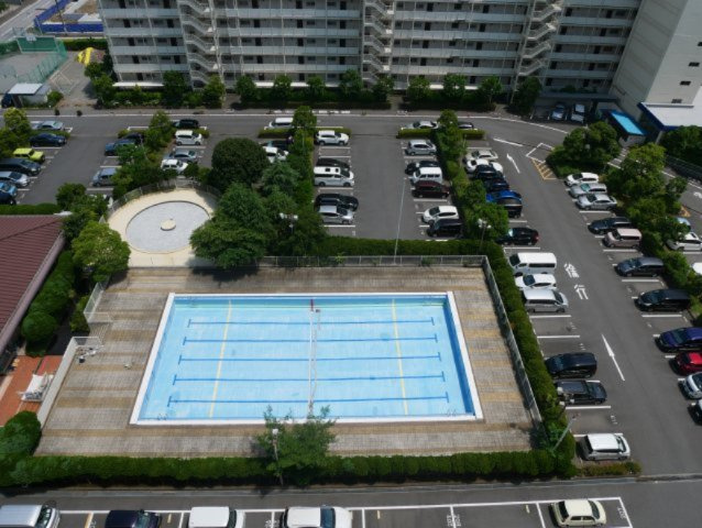 敷地内にはプールが御座います!
