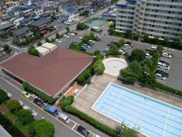 敷地内にはプールが御座います!