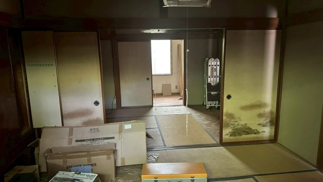 奥まで見通せる間取り。壁を取り払うリノベ構想も広がります。