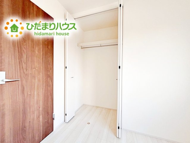 大切なお洋服をきれいな状態で収納できます！　また、収納ボックスなどを配置して使えば、多様な使い方が出来、収納の幅が広がります！