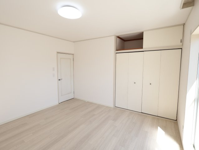 天袋付き収納で季節の荷物もすっきり隠せる