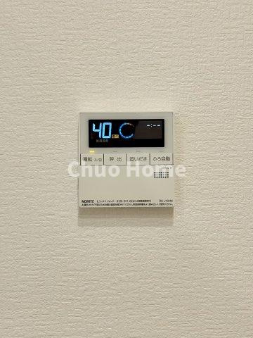 【給湯リモコン】外での一日を忘れさせてくれるオートバス機能でお好みの湯量・温度に調整された浴槽。