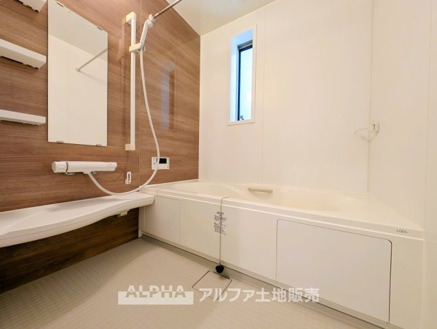 【Bath　room】　◆バスルーム◆一日の疲れをゆっくり癒せる落ち着いたバスルーム。浴室乾燥機付きで天候を気にせず洗濯でき、毎日の暮らしにも便利な空間です。