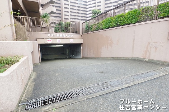敷地内駐車場入り口の写真です！