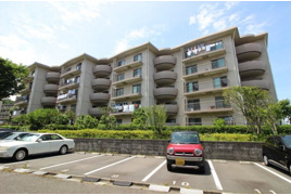 西部郊外マンション湘南鷹取台N棟の外観