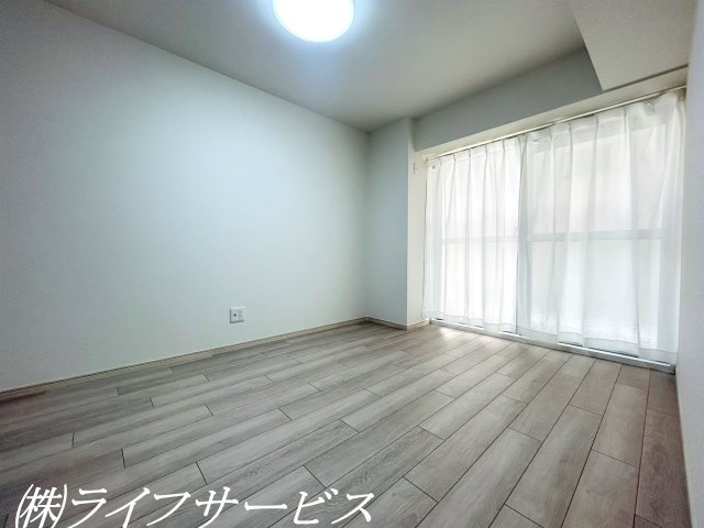 バルコニー側洋室5.5帖／クローゼットあり