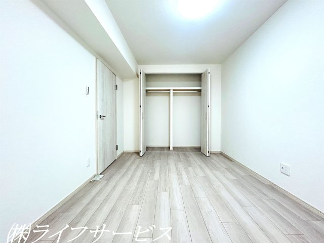 バルコニー側洋室5.5帖／クローゼットあり