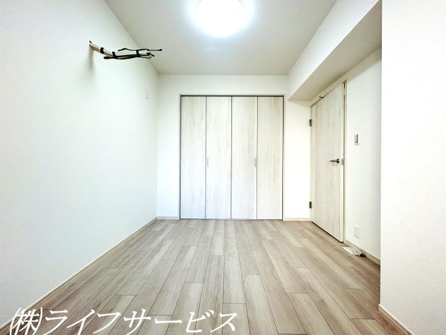 玄関側洋室／クローゼットあり・エアコン先行配管済！