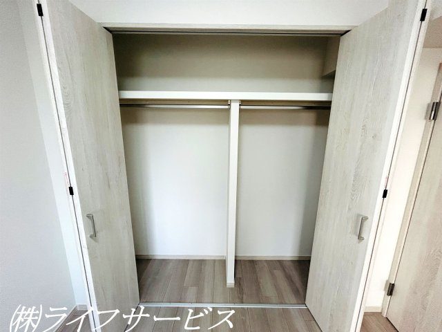 玄関側洋室／クローゼットあり・エアコン先行配管済！