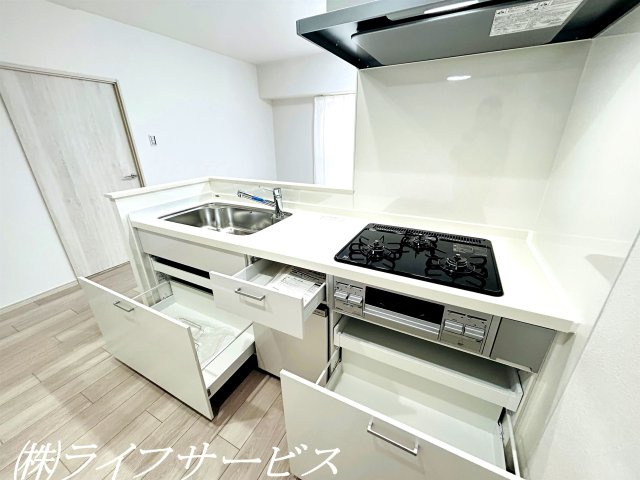 キッチンはスライド式収納