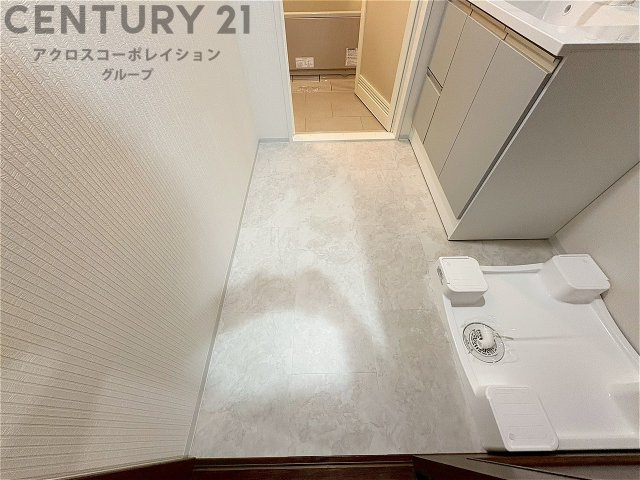 衣服の収納や脱ぎ着や整理整頓がしやすく、湿った衣類を乾燥させるスペースがありカビや臭いの発生を防ぎます。床の汚れを他の部屋に持ち込まず清潔を保つことができます。また快適な入浴環境の整備にも役立ちます。