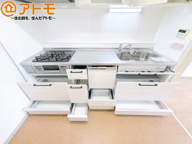 大容量システムキッチン♪お料理スペースやシンク広々！毎日の家事をしっかりサポート♪