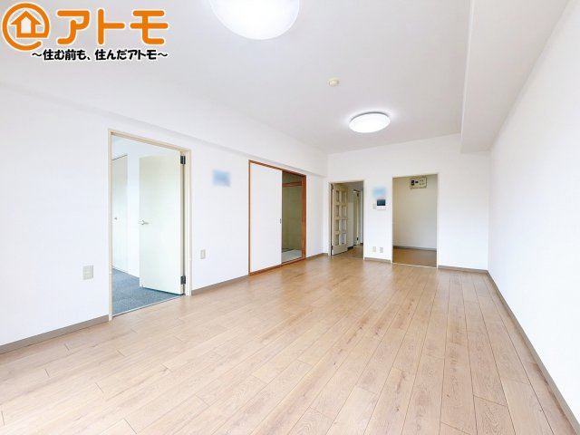 家族団らんのイメージは、リビングを思い浮かべませんか？リビングこそ広々としたお部屋が良いですね♪