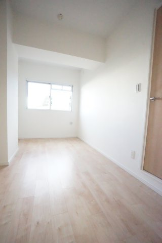 5帖の洋室はお子様のお部屋にぴったりです！