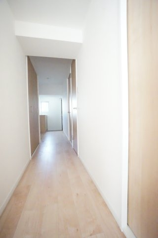 廊下収納も豊富です♪