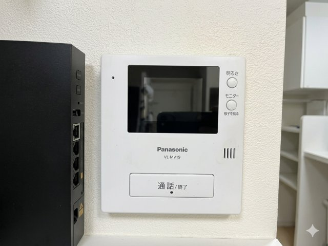 荷物は一部AIを使用し消しております。