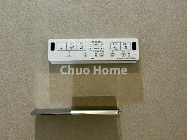 【ウォシュレット】清潔に使いたいお手洗いには最適な設備です。もちろんウォームレットも標準装備です。