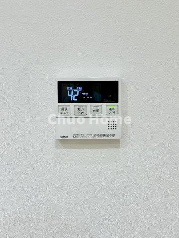 【給湯リモコン】外での一日を忘れさせてくれるオートバス機能でお好みの湯量・温度に調整された浴槽。