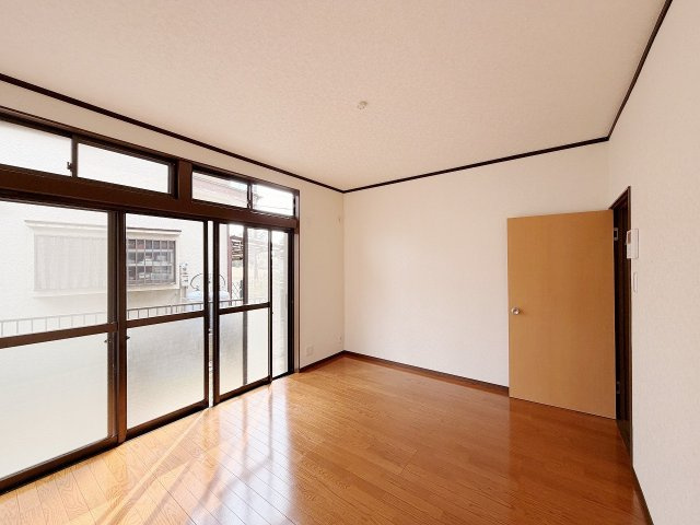 窓が多くとても明るいです！