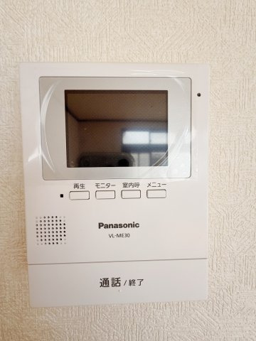 モニター付きインターホン。来客が来ても確認できて安心！