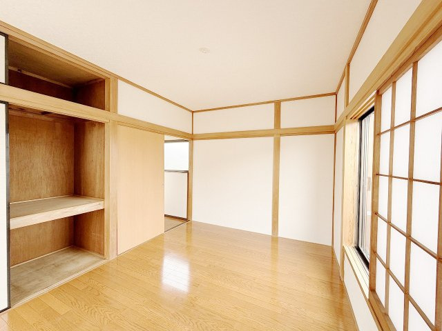 6帖洋室で収納もしっかりあります！