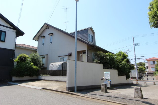 三方角地につき開放感があります！